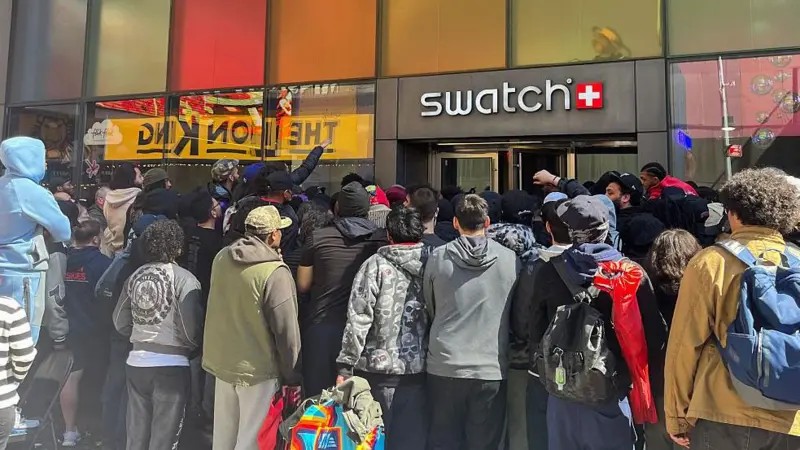 Relógio Swatch x Audemars Piguet: Por que o lançamento gerou confrontos em todo o mundo