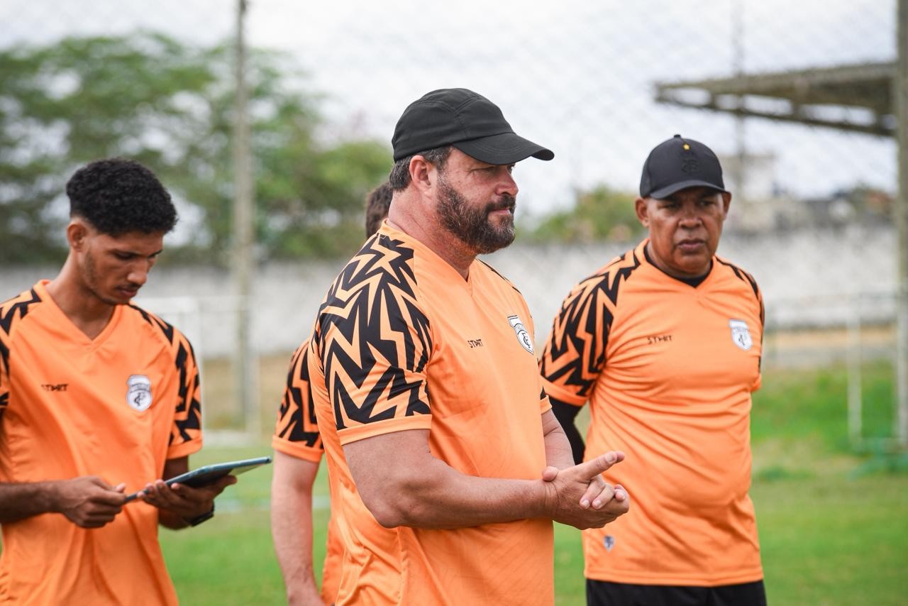 Roberto Fernandes aponta falhas na pré-temporada e faz desabafo sobre o planejamento do Tr
