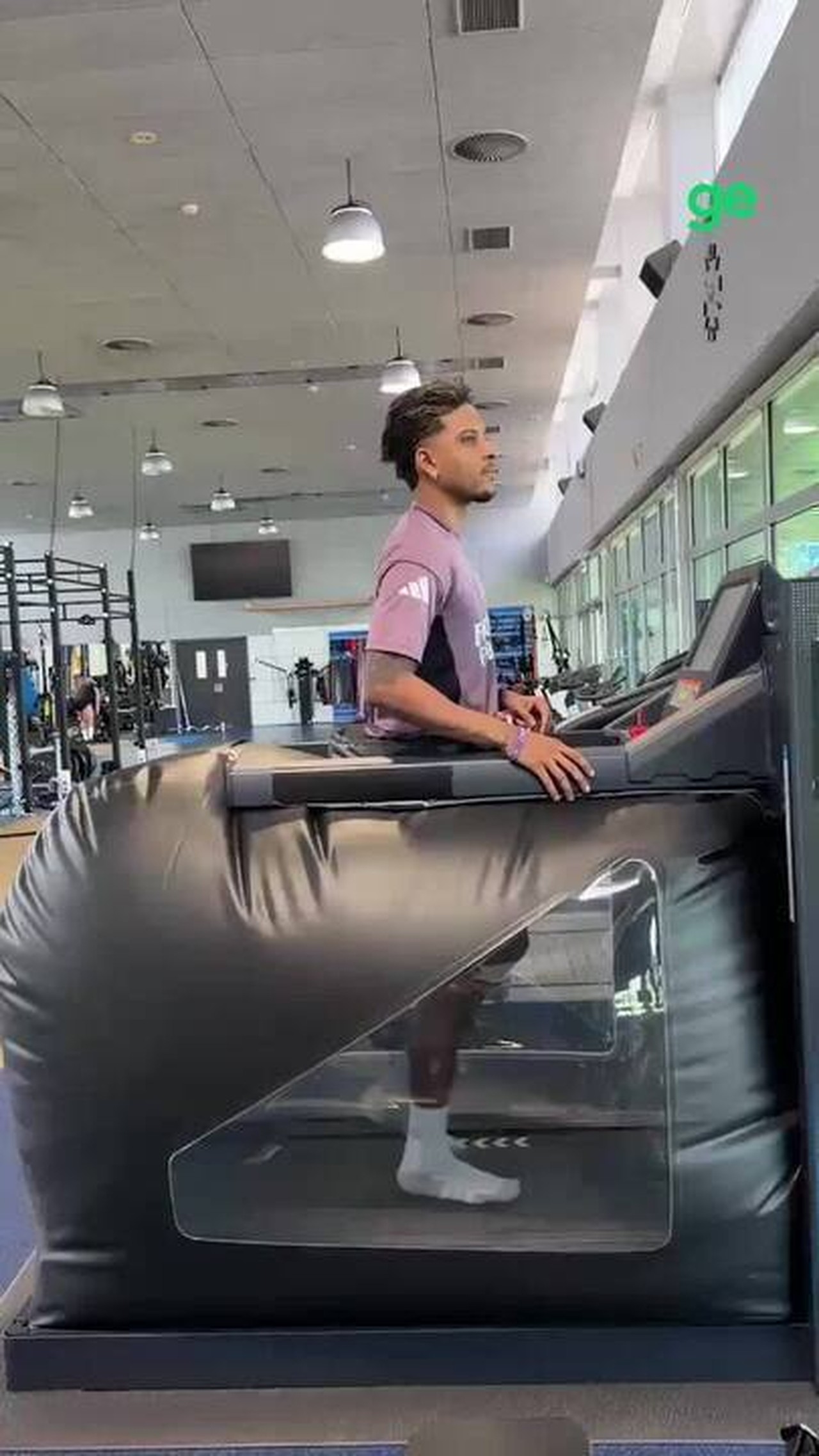 Rodrygo Avança em Recuperação após Lesão no Joelho Direito