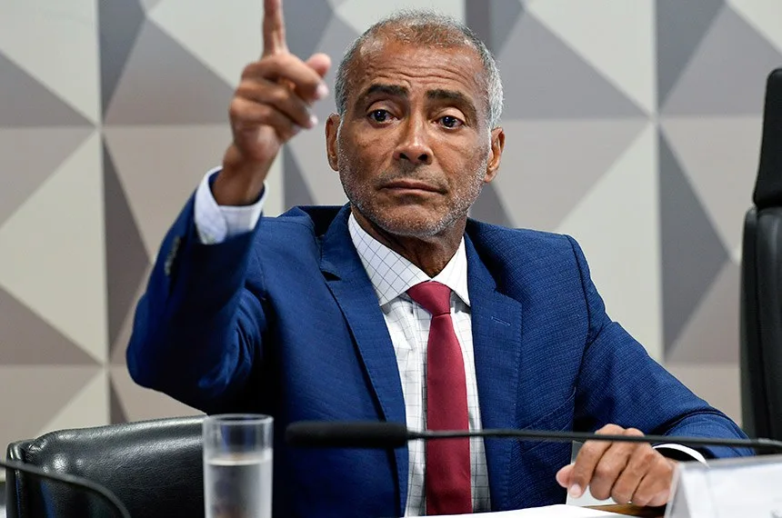 Romário mantém mandato e salário enquanto comenta Copa no exterior