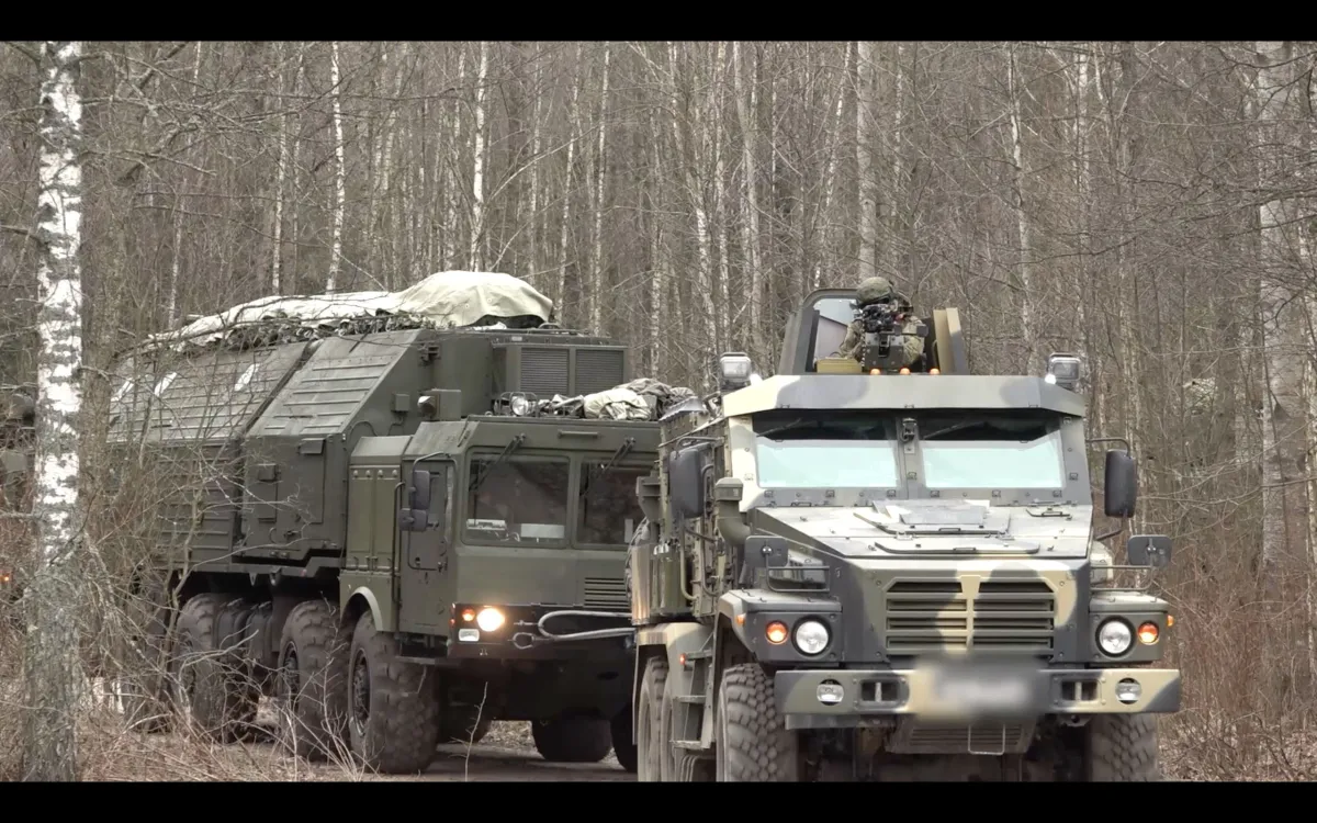 Rússia usa míssil hipersônico contra Ucrânia em ataque massivo