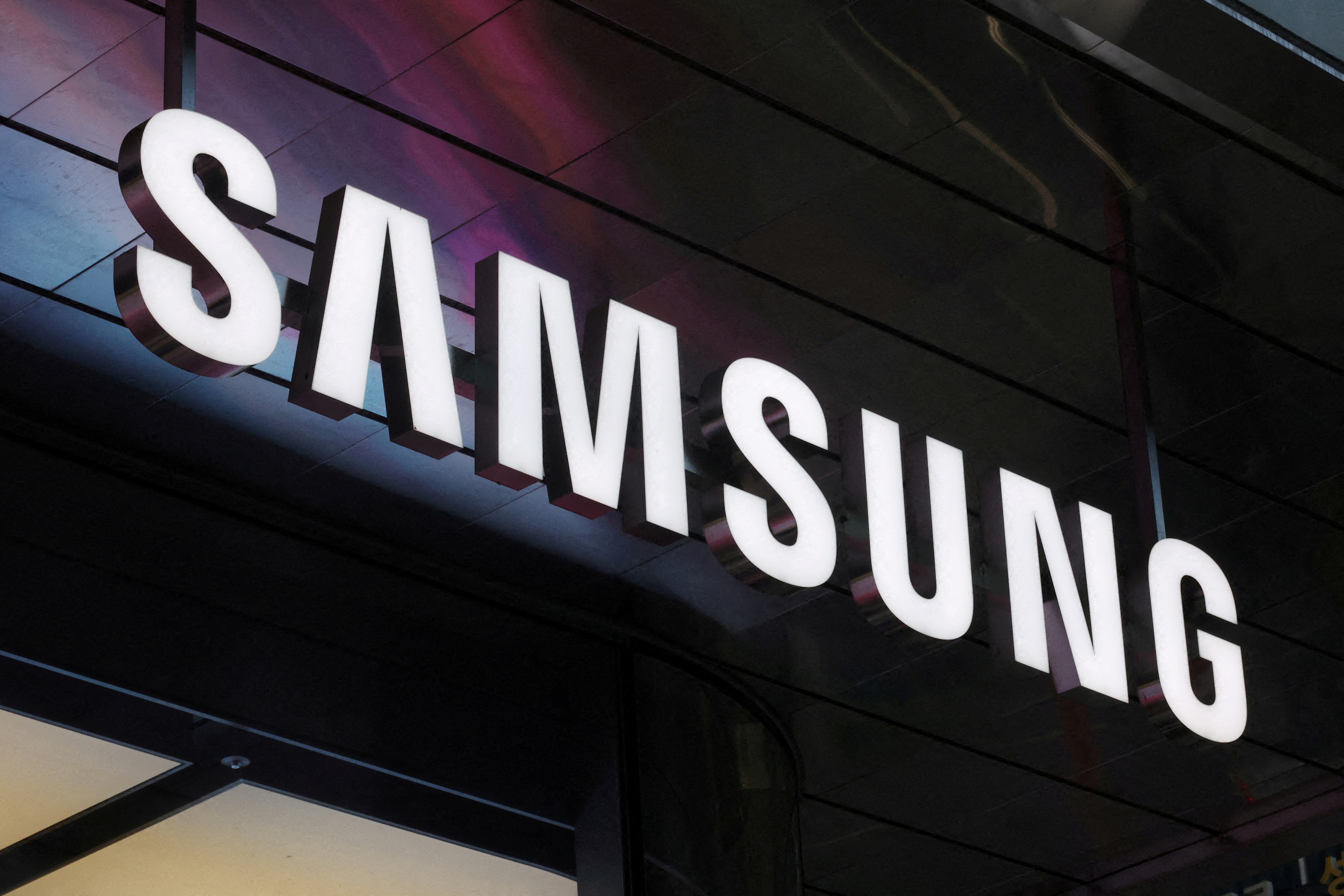 Samsung em Greve: Trabalhadores Lutam por Melhores Condições
