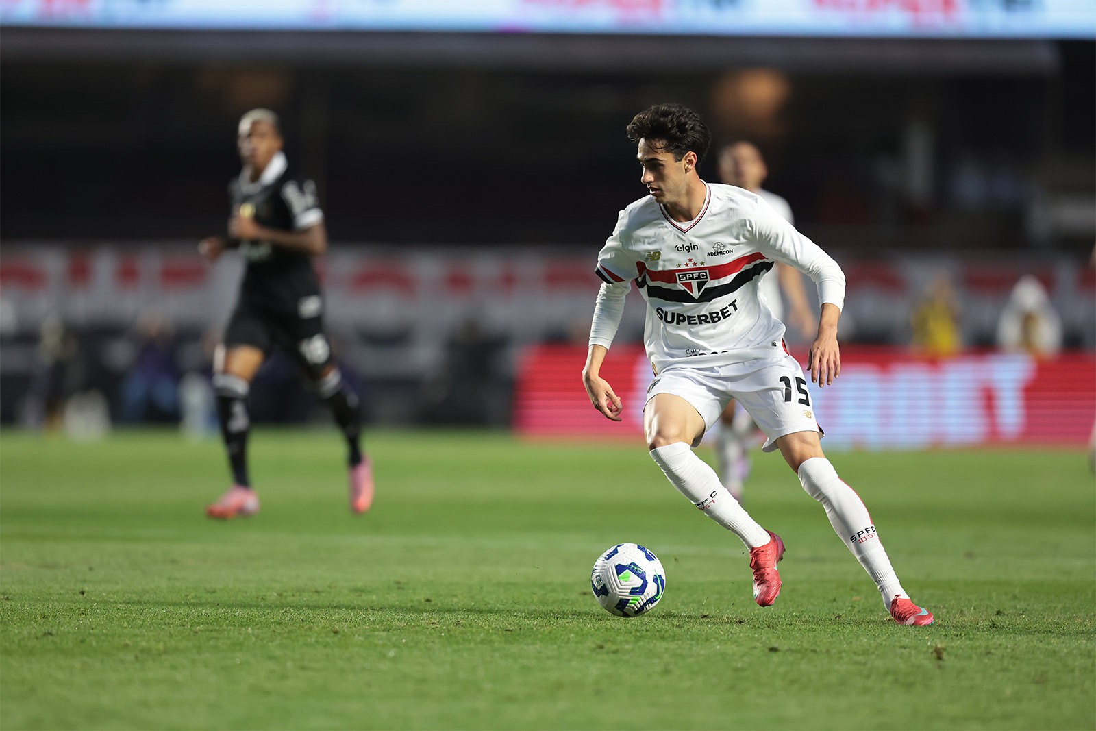 São Paulo encaminha a venda de Rodriguinho ao Red Bull Bragantino; contrato será de cinco 