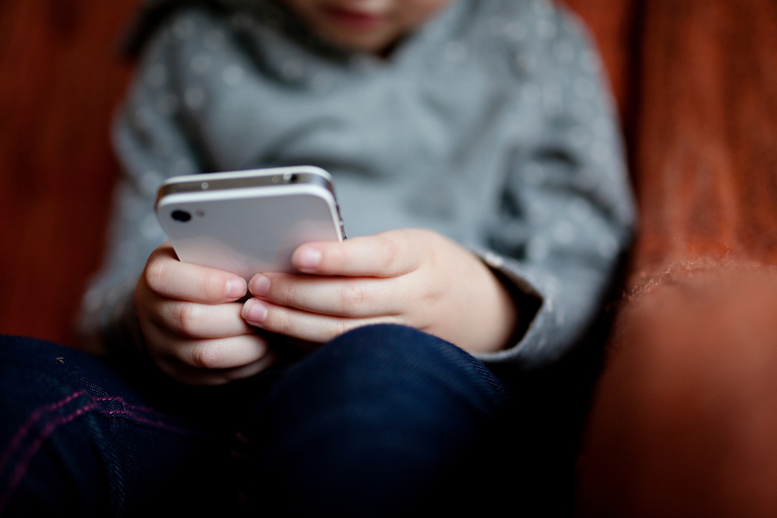 Segurança Online para Crianças: ONU Alerta para Prioridade Urgente