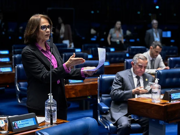 Senado aprova projeto que dificulta aborto legal em menores de 14 anos no Brasil