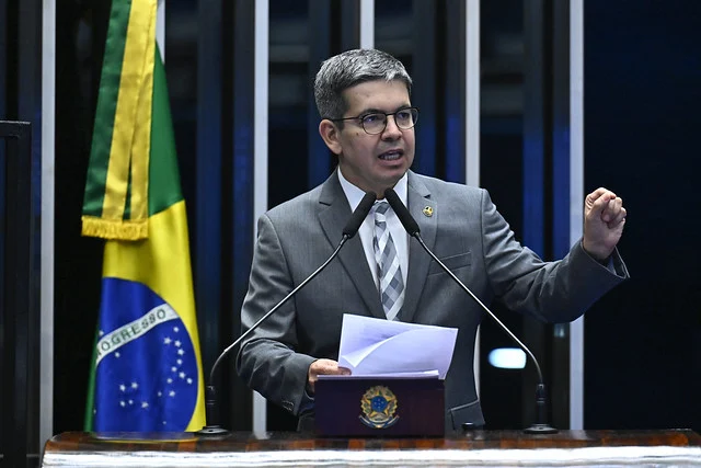 Senador propõe política nacional contra discurso de ódio às mulheres na internet