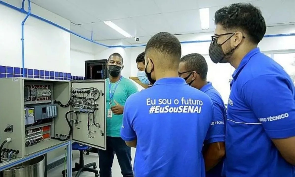 Senai oferece mais mil vagas para cursos profissionalizantes 15 cidades da Bahia; saiba co