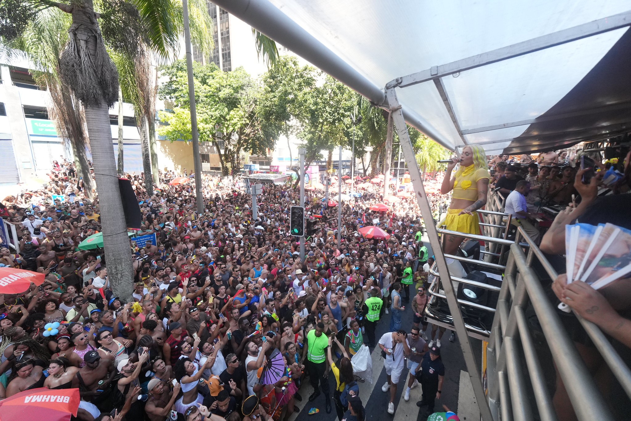 SeráQAbre? Revoluciona o Carnaval Carioca com Provocação sobre Relacionamentos