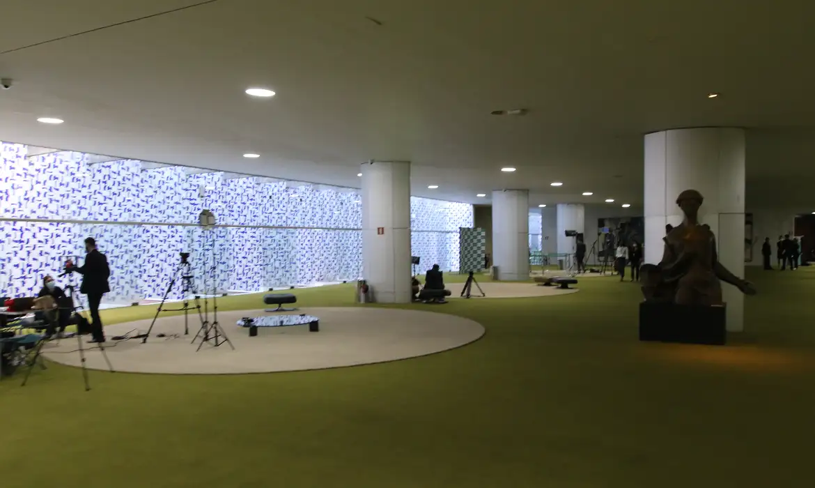 Sindicatos Repudem Violência Contra Jornalista na Câmara e Exigem Justiça