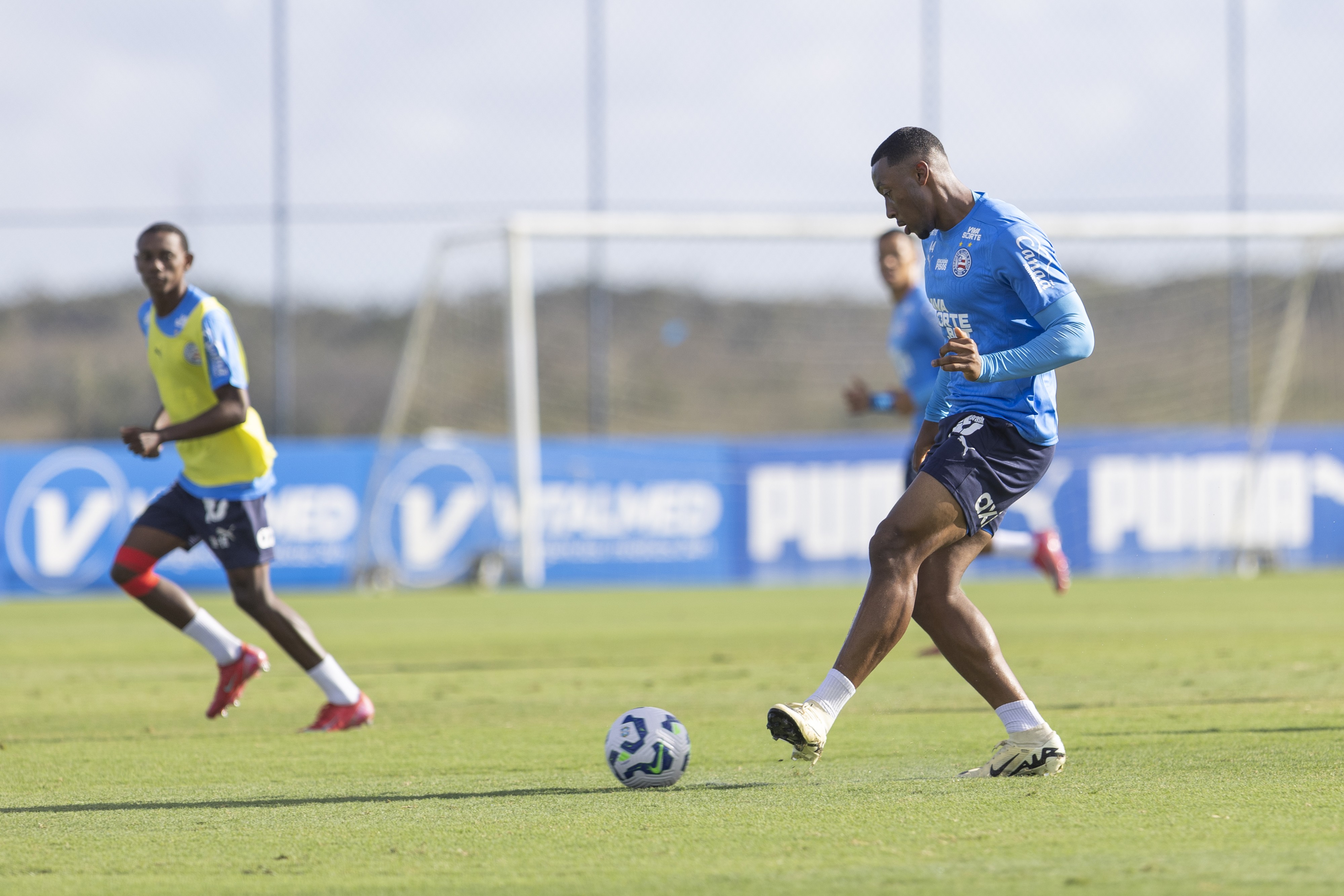 Sob o comando de Rogério Ceni, veja quem pode aproveitar o Baiano para ganhar espaço no Ba