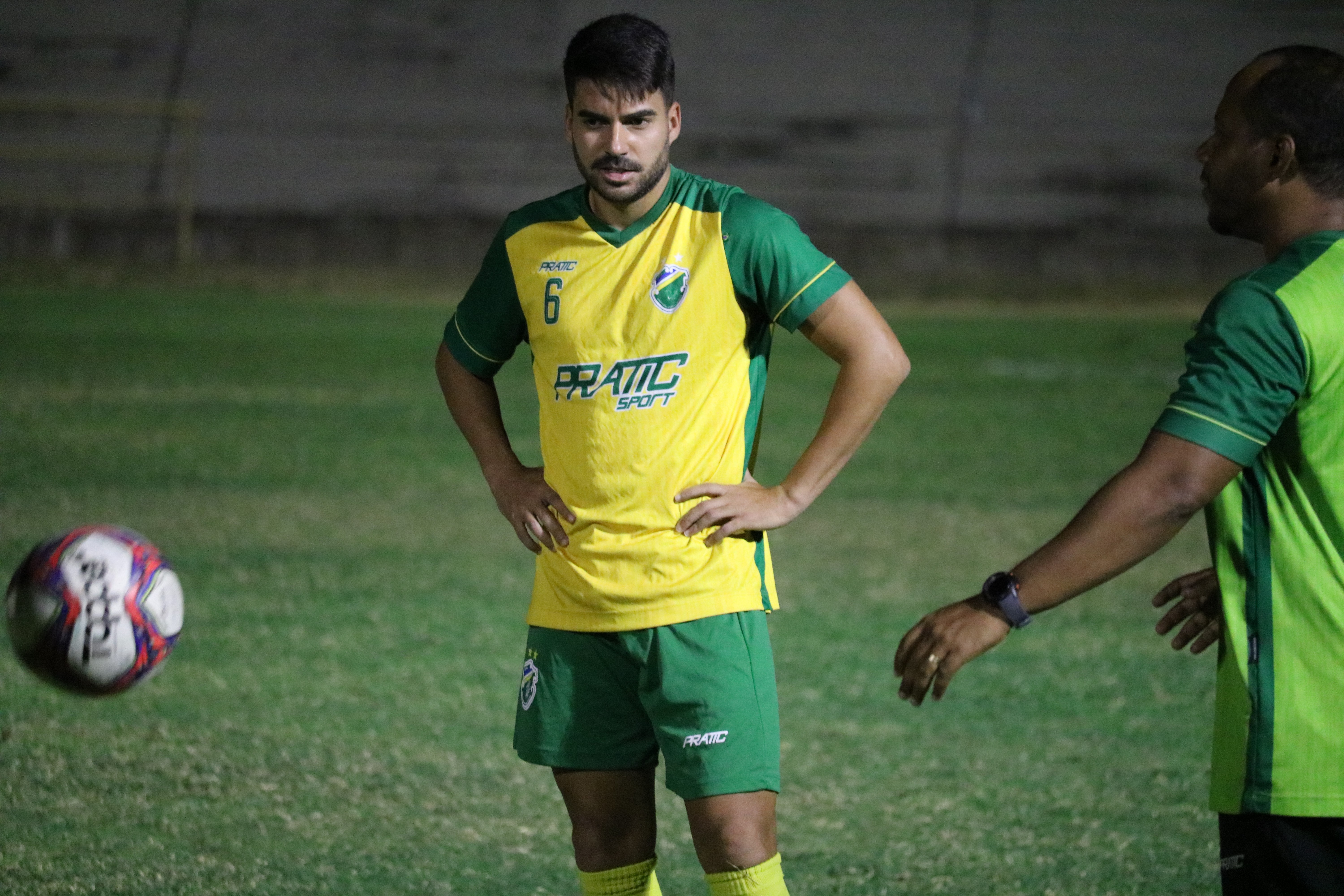 Sousa anuncia lateral-direito com passagem pela Seleção Sub-17 ao lado de Neymar e Casemir