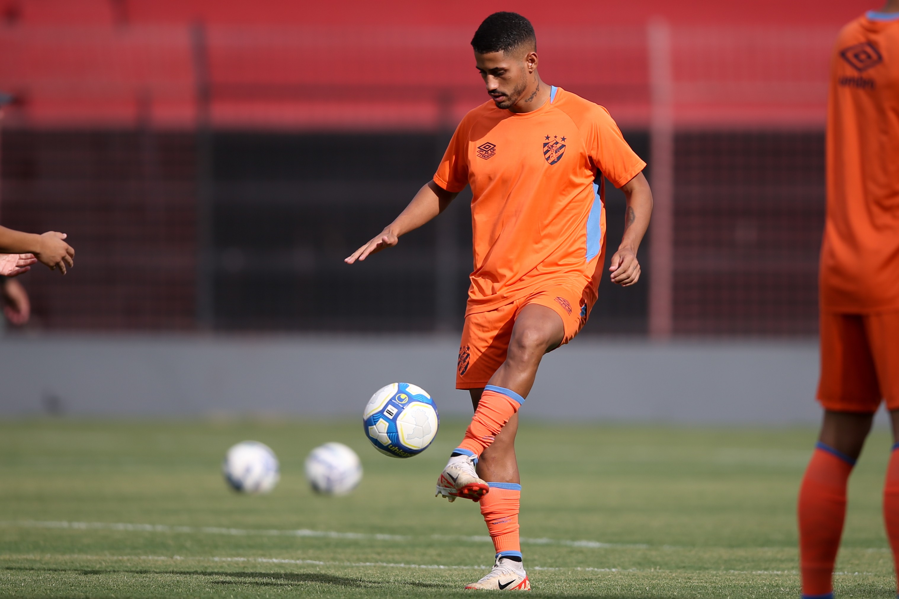 Sport comunica acordo para quitar débitos com lateral-direito Hereda