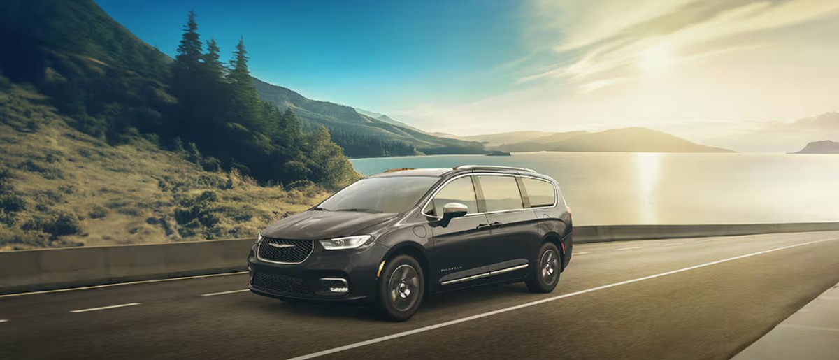 Stellantis cancela vendas de híbridos plug-in nos EUA