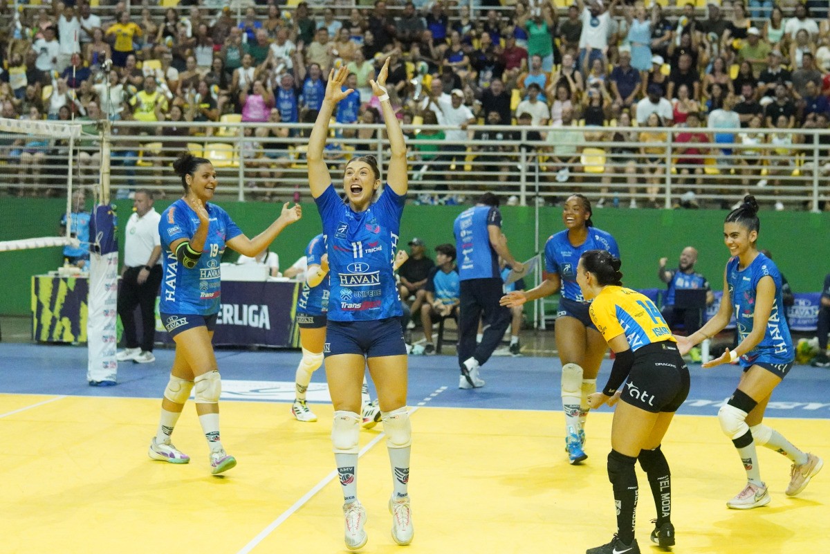 Superliga B: Brusque Vence Pinheiros em Tie-Break e Conquista Título