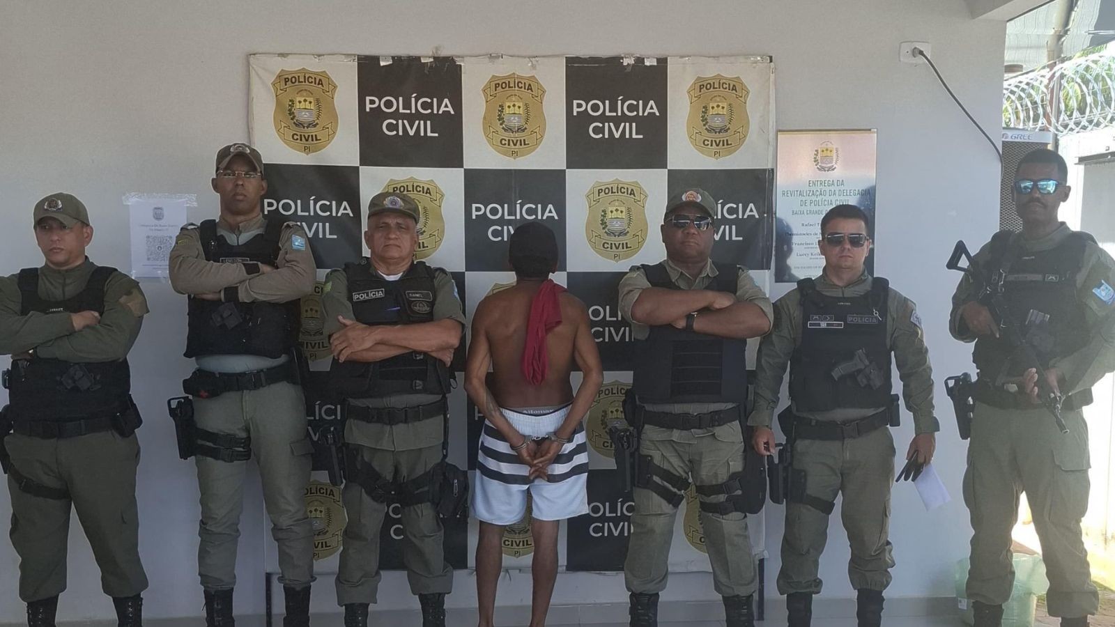 Suspeito de dopar mulher para gravar vídeos íntimos, agredir e mantê-la em cárcere privado