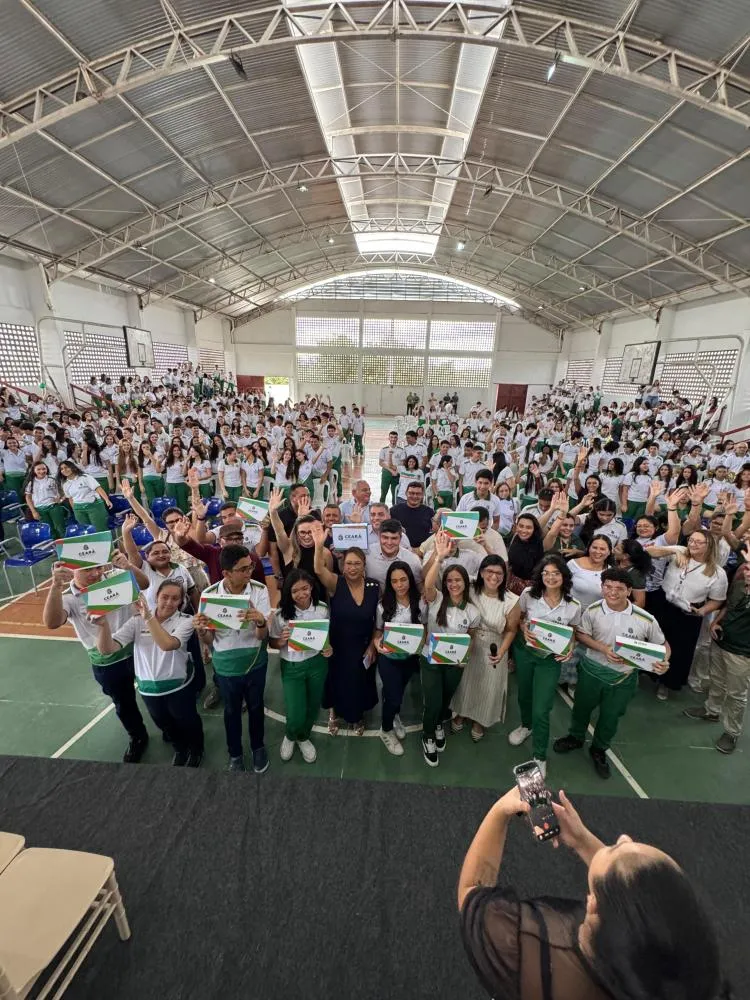 Tablets para Estudantes: 500 Alunos da Rede Estadual de Santa Quitéria São Contemplados