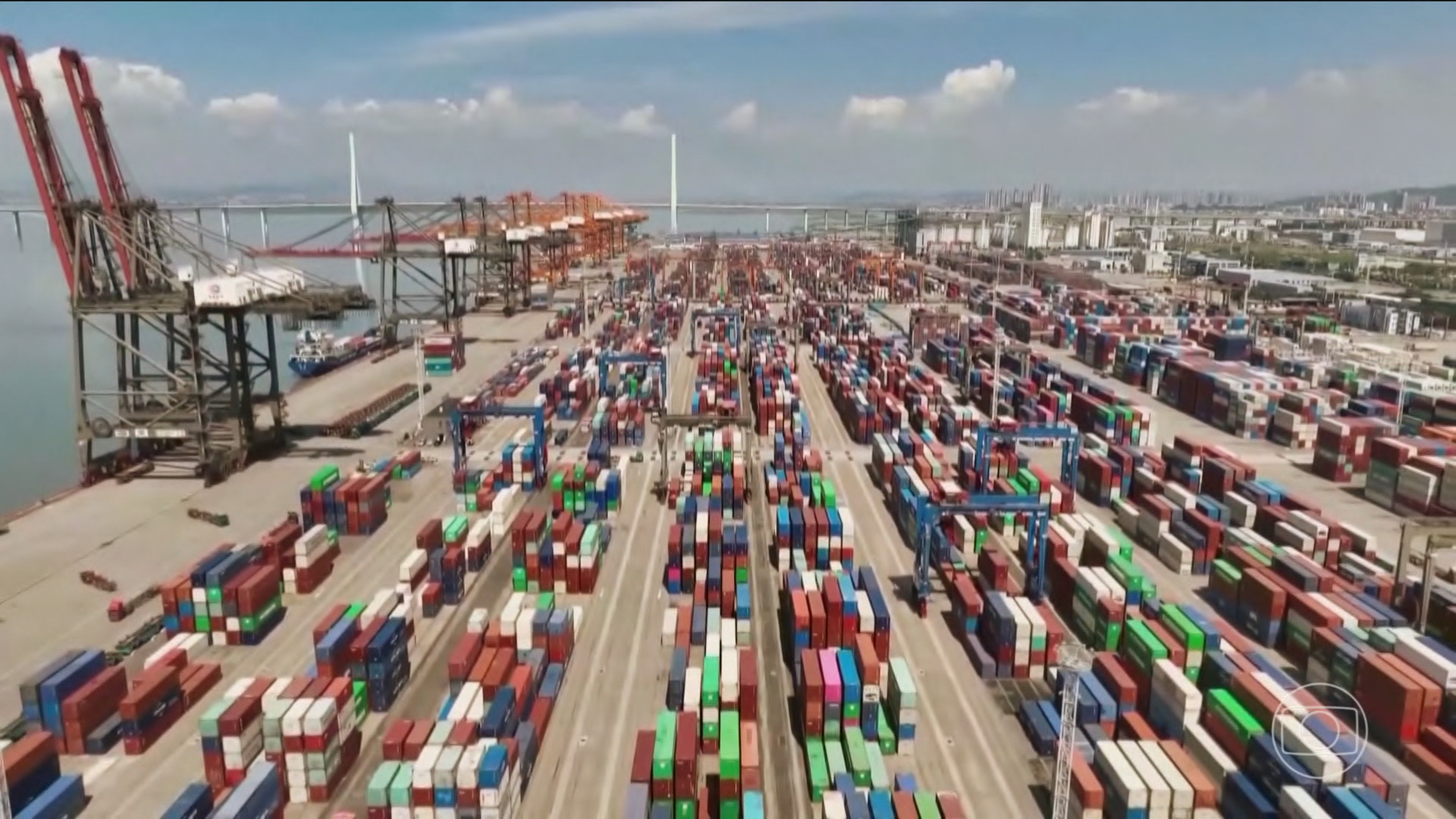 Tarifaço: Impostos de Importação Disparam em Mais de Mil Produtos, Incluindo Smartphones