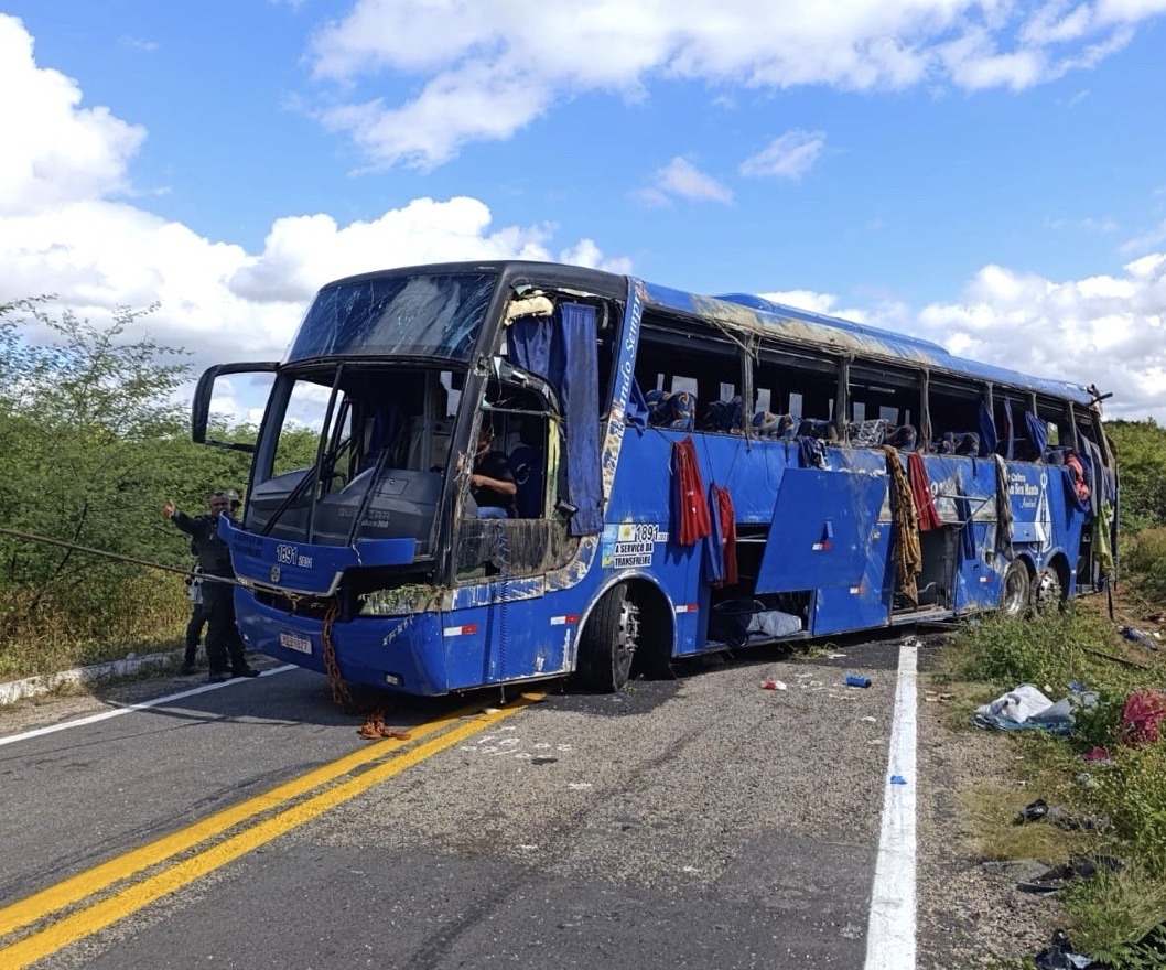 Tauá: Acidente com ônibus provoca 7 mortes e dezenas de feridos no interior do Ceará
