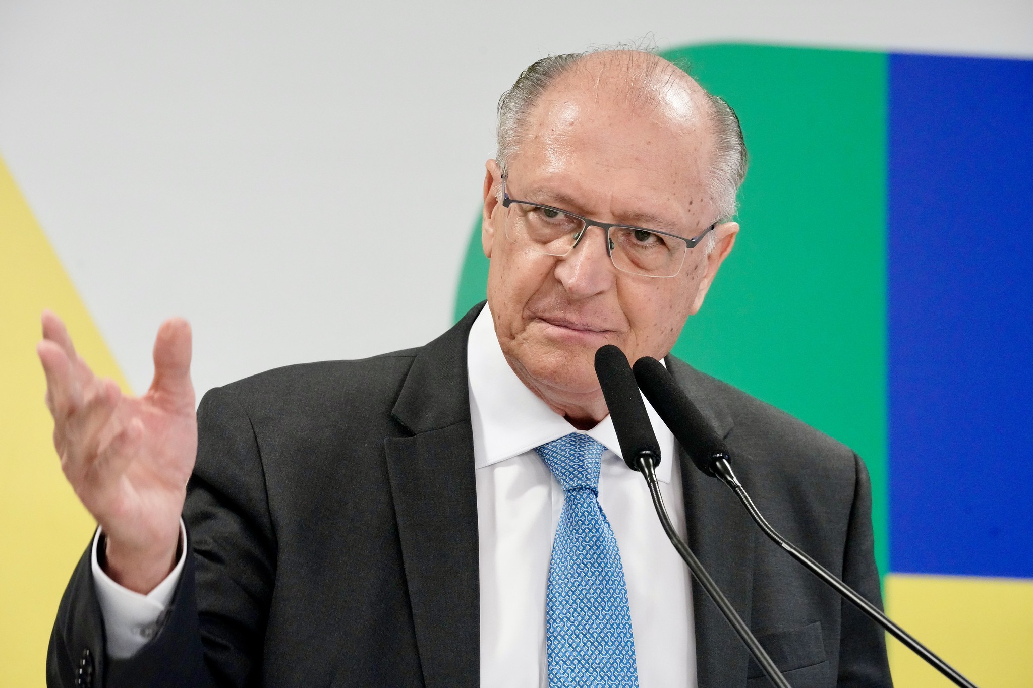 Taxa das Blusinhas: Alckmin Se Manifesta Sobre Imposto e Apoio a Decisão de Lula