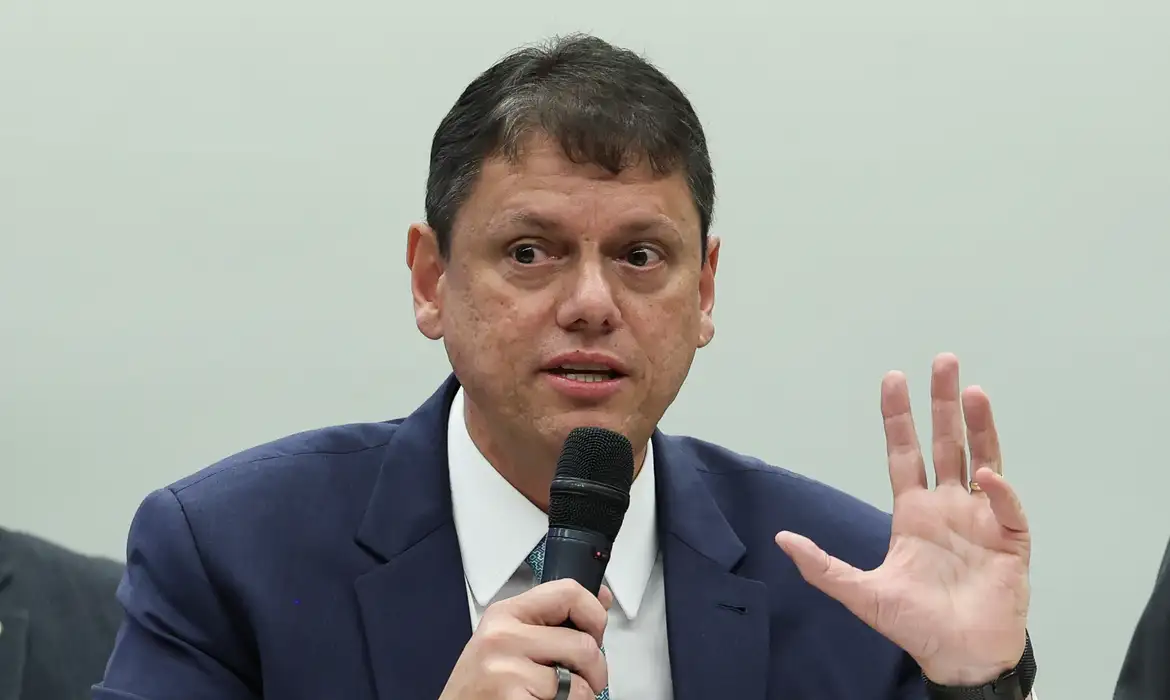 TCE Aprova Contas de Tarcísio de Freitas em 2025 com Ressalvas: Entenda!