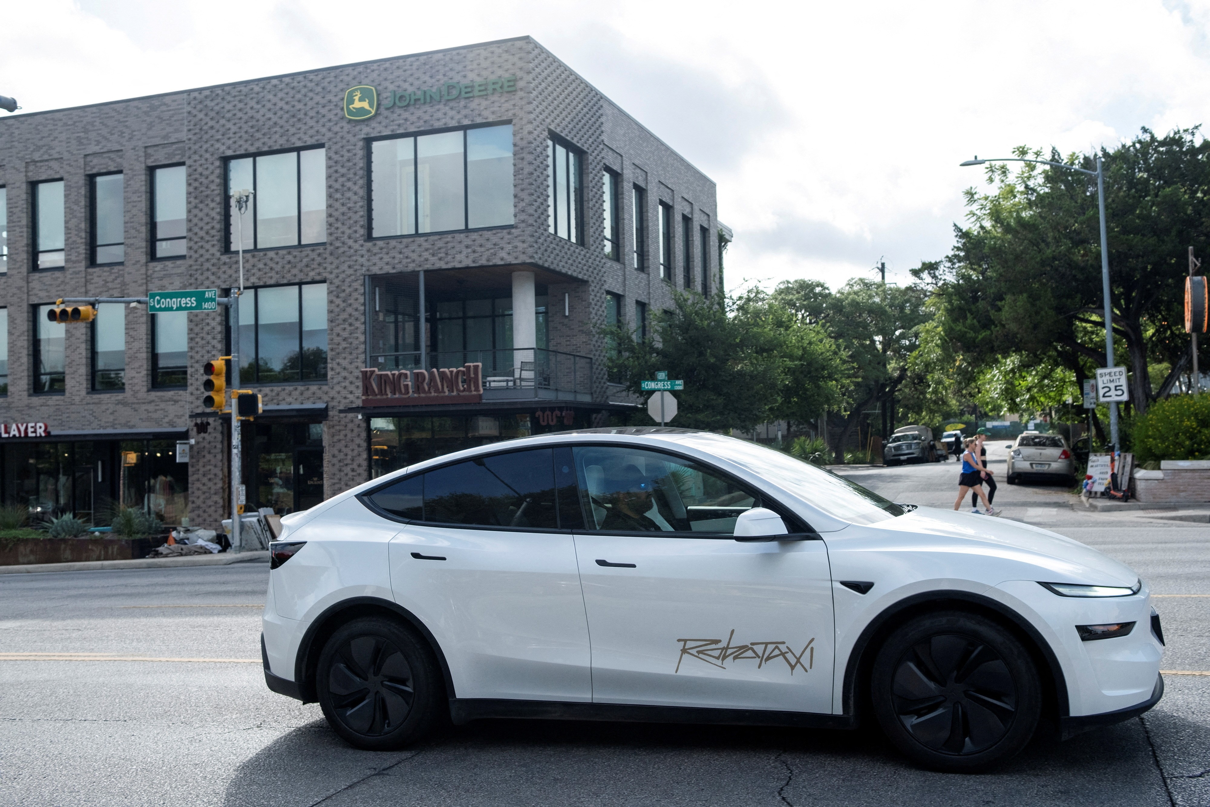 Tesla Acusada de Apresentar Dados Enganosos para Aprovação de Carros Autônomos na Europa