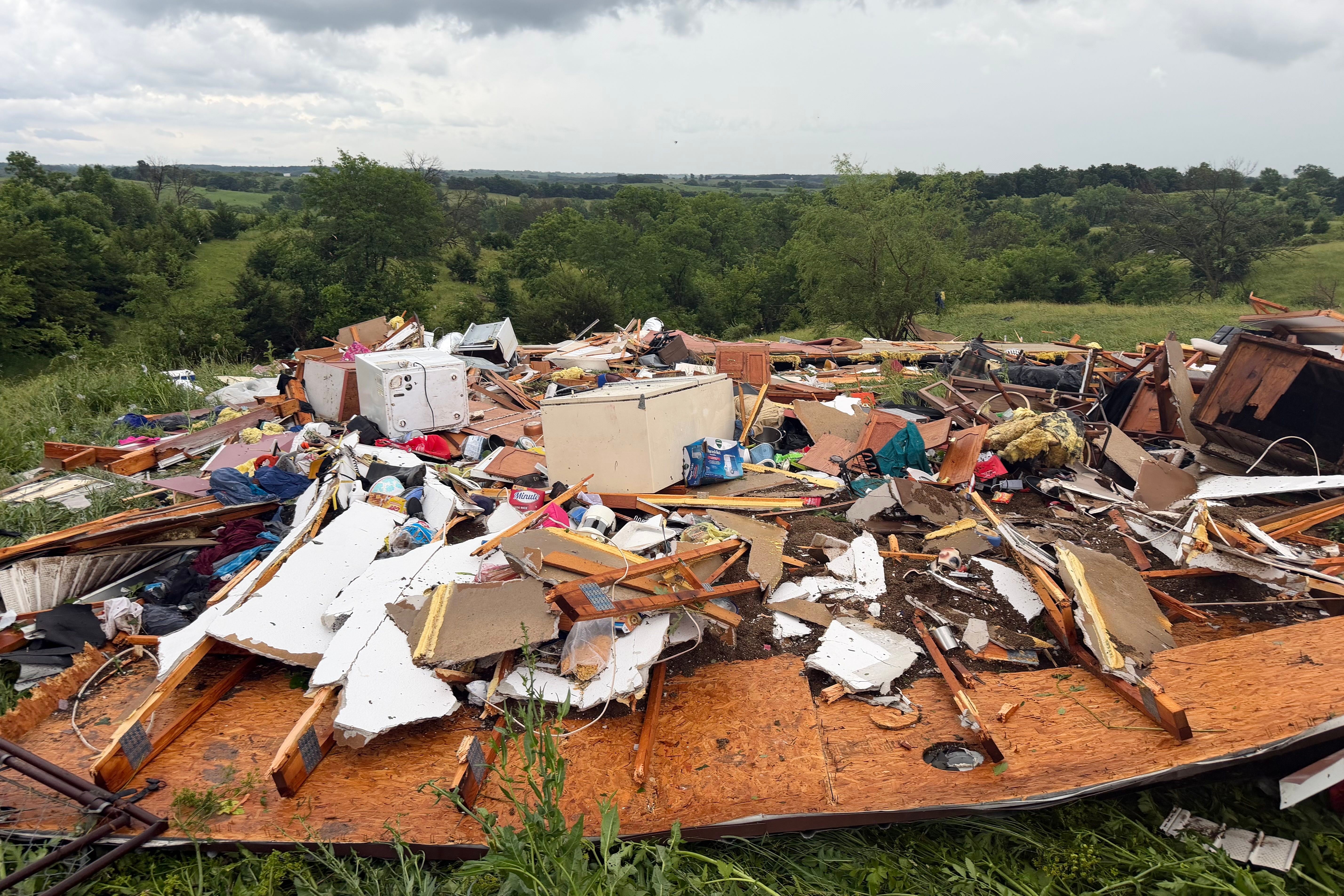 Tornados Devastadores nos EUA: Casas Destruídas e Vidas em Risco