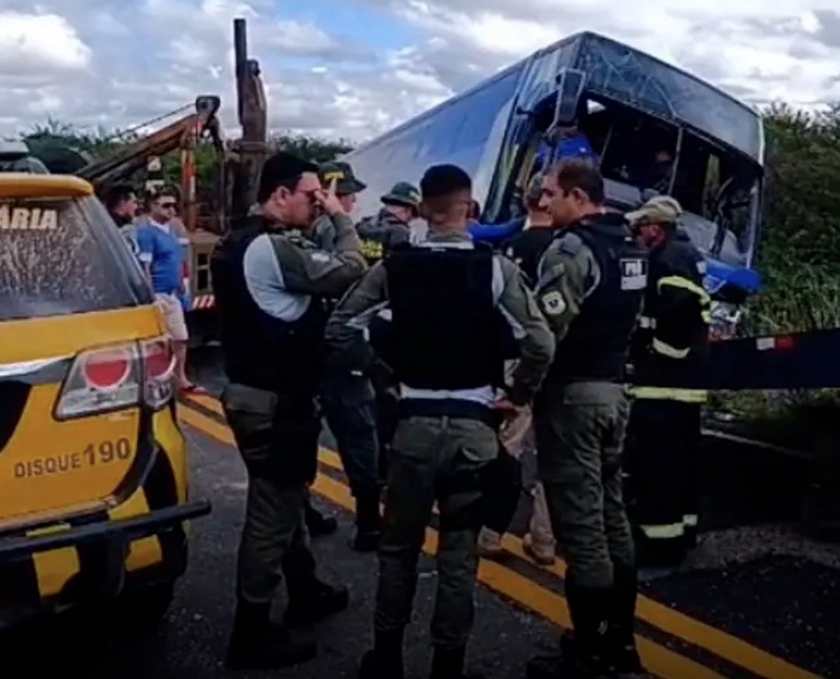 Tragédia em Rodovia do Estado: Oito Mortos e Decenas Feridos em Acidente com Ônibus