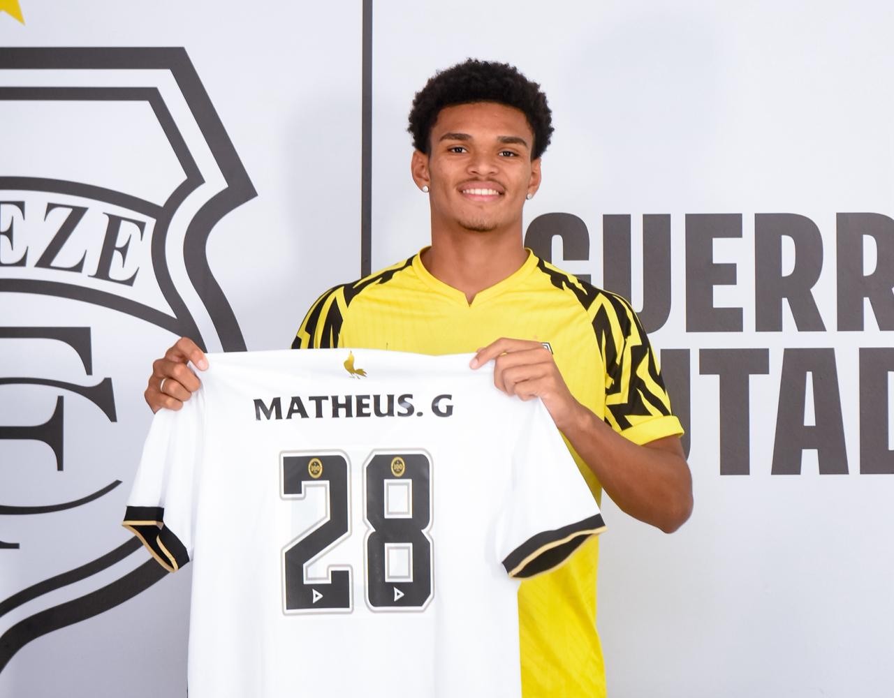 Treze renova com zagueiro Matheus Gomes até 2028