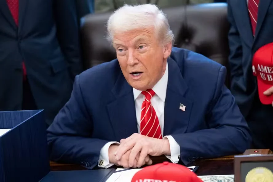Trump Suspende Operação no Estreito de Ormuz: Entenda o Impacto no Acordo com o Irã