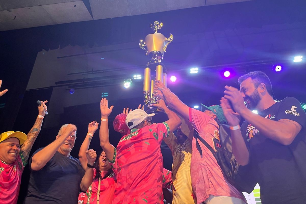 União Imperial é campeã do Carnaval de Santos 2026 