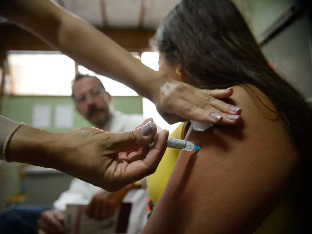 Vacina de Dengue do Butantan: O que Fazer se Você Tomou a Vacina Suspensa?
