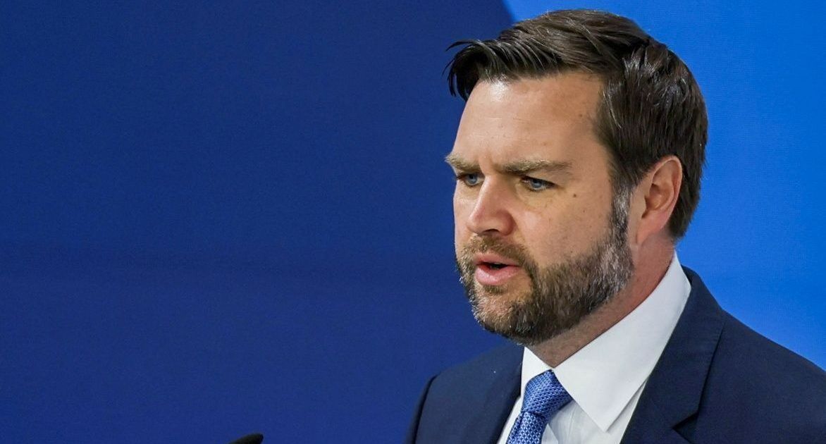 Vance diz que vítima de agente do ICE foi radicalizada e interferiu em ação