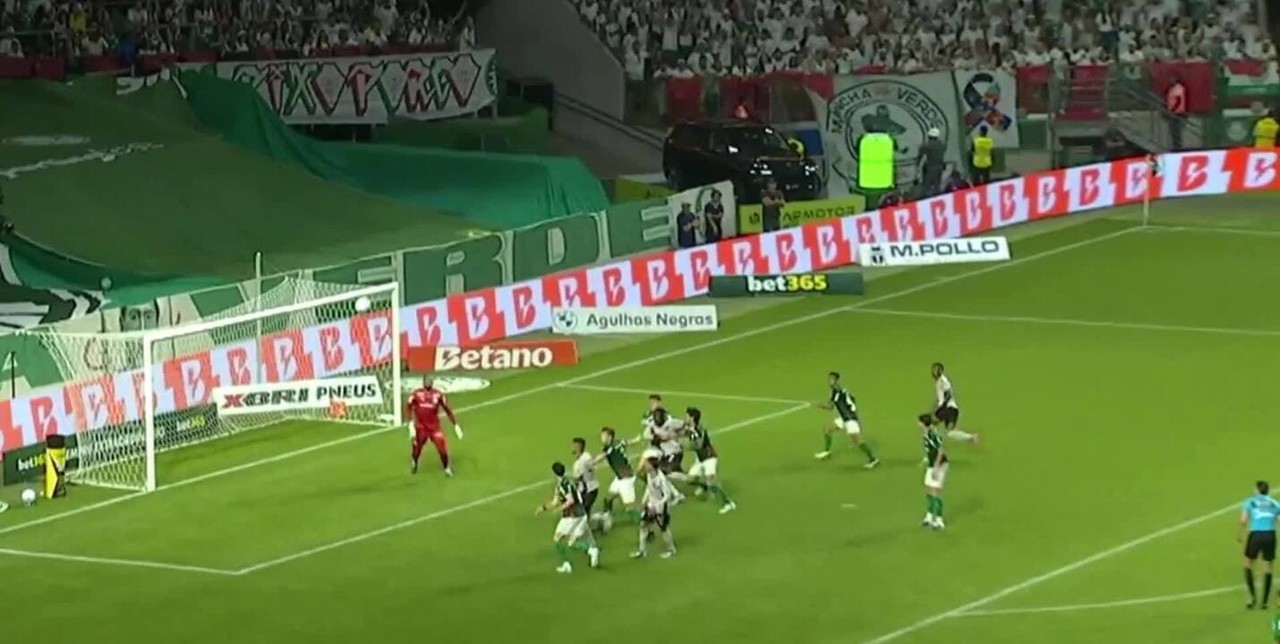 VAR confirma não pênalti: como foi a revisão e a controvérsia no Palmeiras x Athletico-PR
