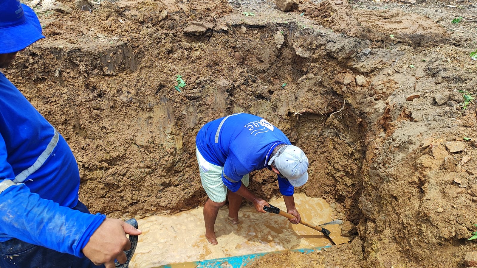 Vazamento de Água em Nova Russas: SAAE Mobiliza Equipes para Contenção