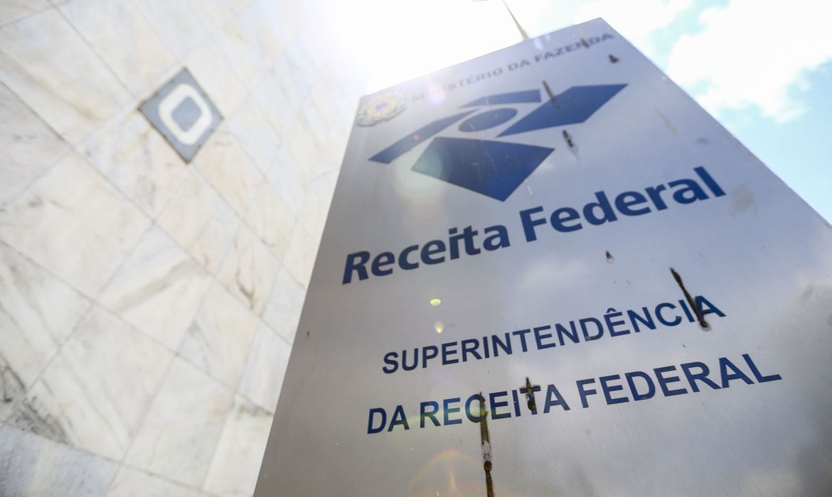 Vazamento de Dados na Receita Federal: Sindicato Pede Cautela na Investigação