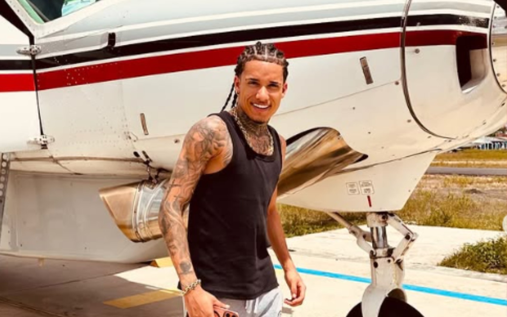 Vendedor de água e ajudante de pedreiro: conheça Theuzinho, baiano que conquistou sucesso 