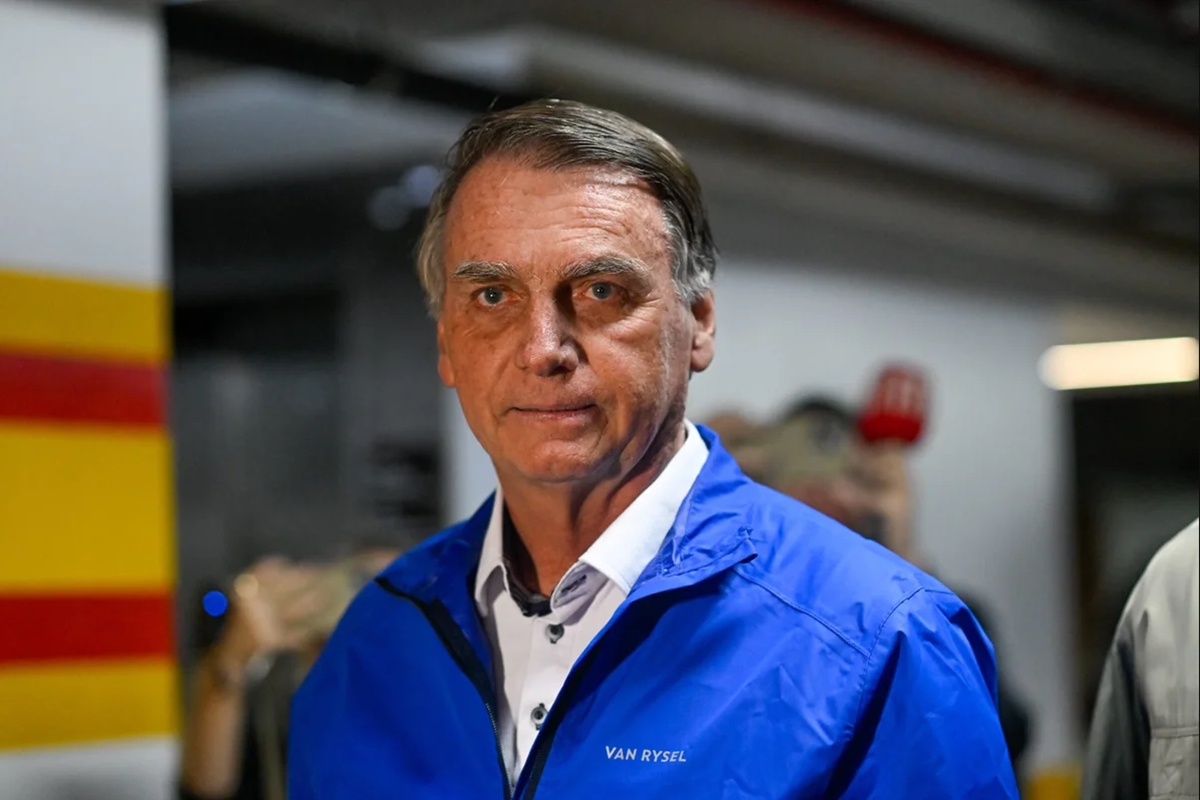 Vice-líder de Lula deseja "melhoras" a Bolsonaro após queda na prisão