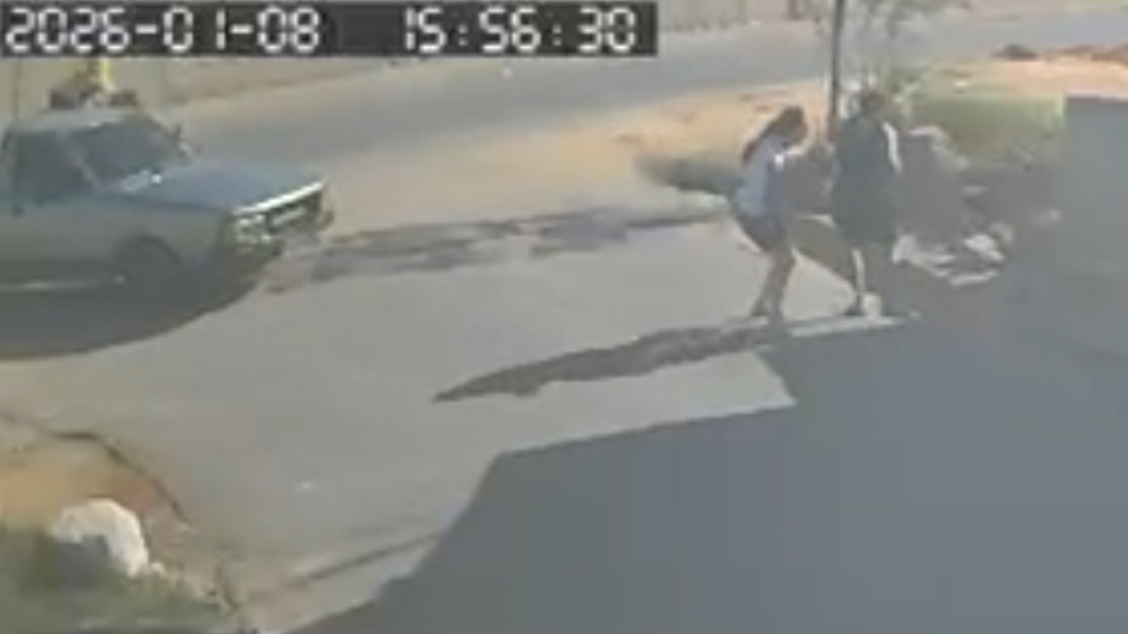 Vídeo mostra correria em meio a tiroteio que deixou policial e quatro criminosos mortos no