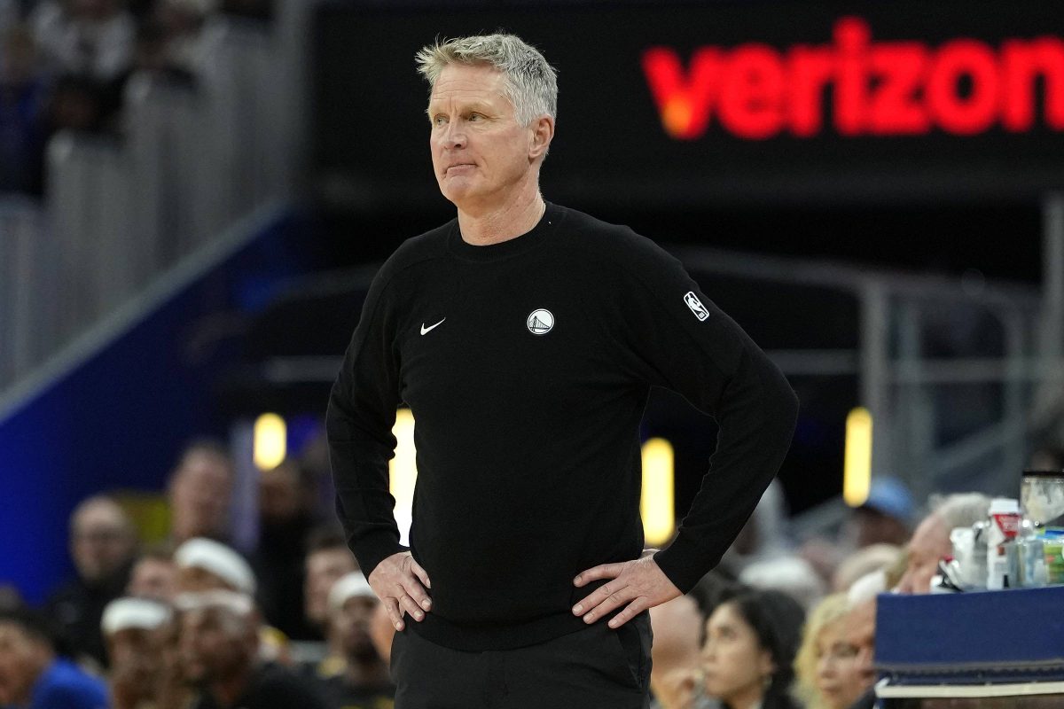 Vídeo: técnico do Warriors é expulso após partir para cima de árbitro