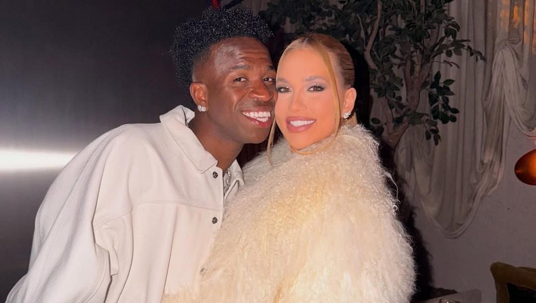 Vini Jr. posa abraçado com filha de Virginia; veja foto