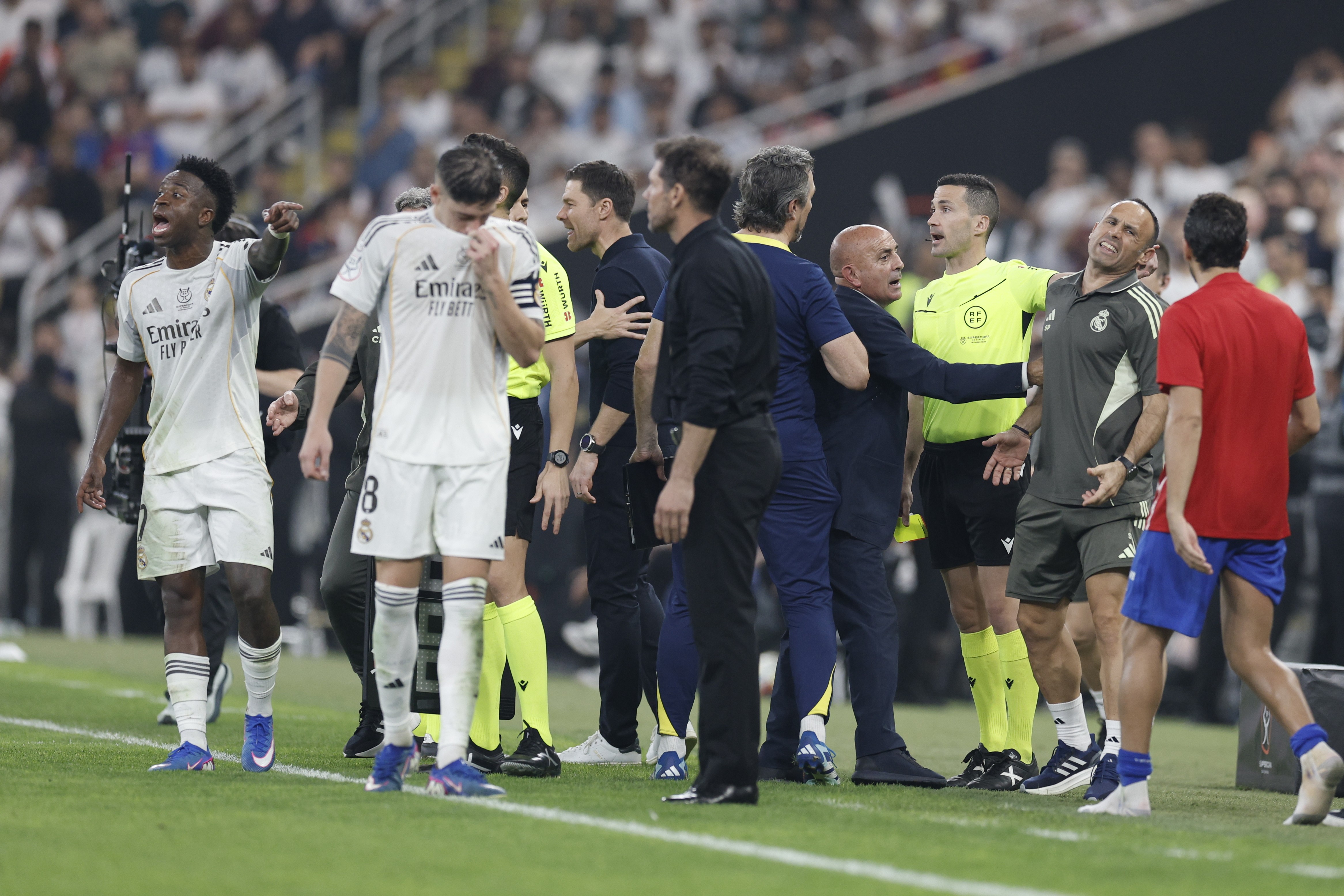 Vini Jr provoca Simeone no Instagram após vitória do Real Madrid: "Perdeu outro"