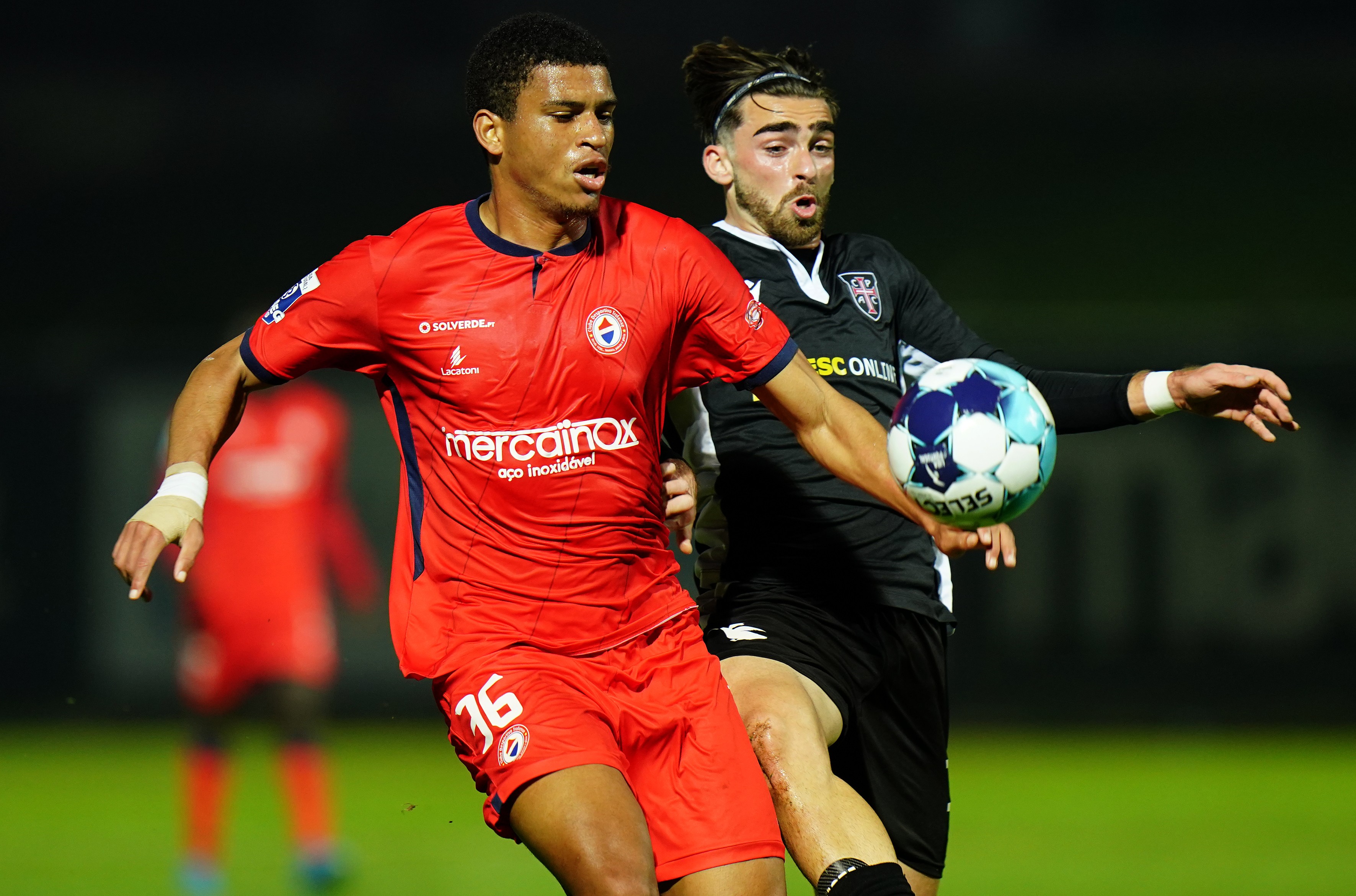 Vitória avança para contratar o zagueiro Caio Marcelo