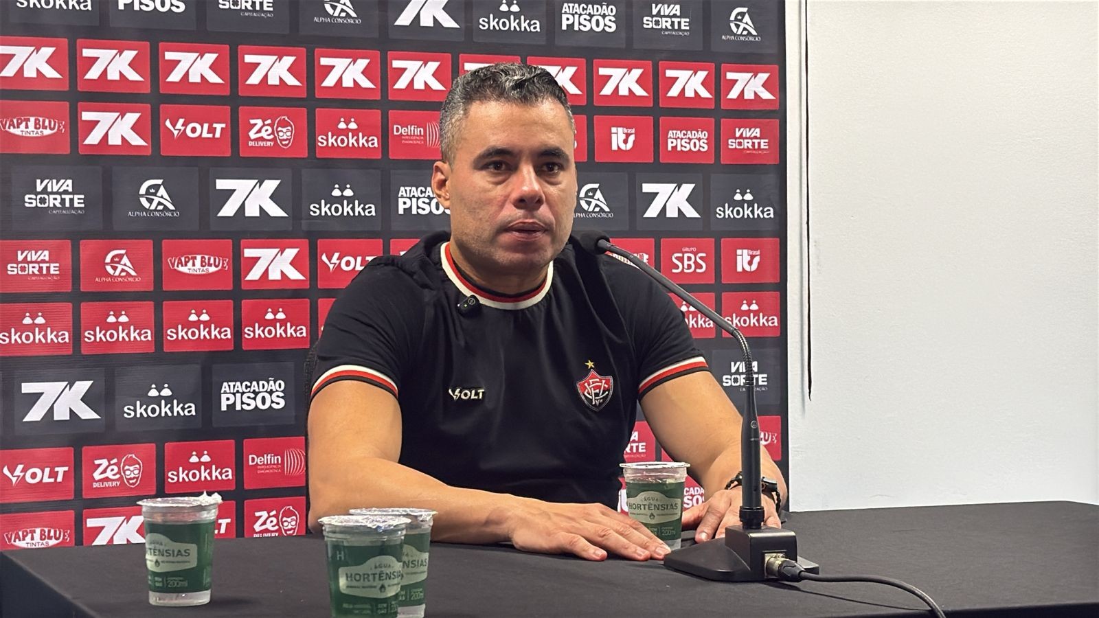 Vitória sofre de gols em sequência e postura ruim fora de casa: Jair Ventura reclama.