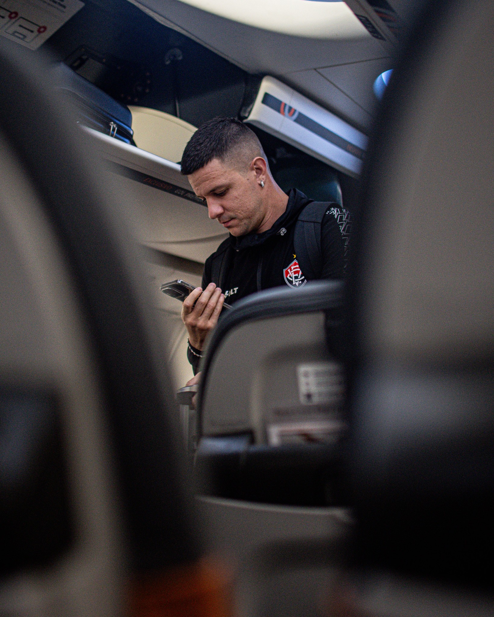 Vitória Visita Grêmio: Guerra no Campo após 40 Dias Fora de Salvador!