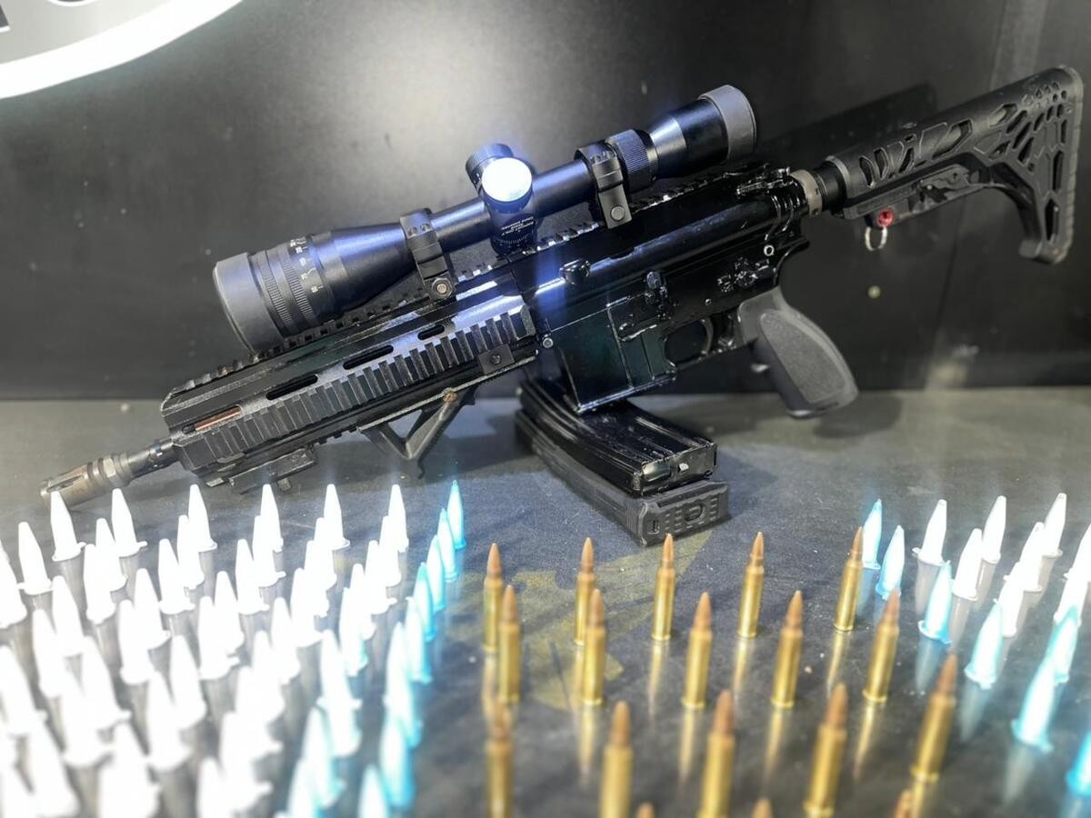 Você viu? Homem mata família a facadas, fuzil apreendido e mãe dá surra em filha e posta n