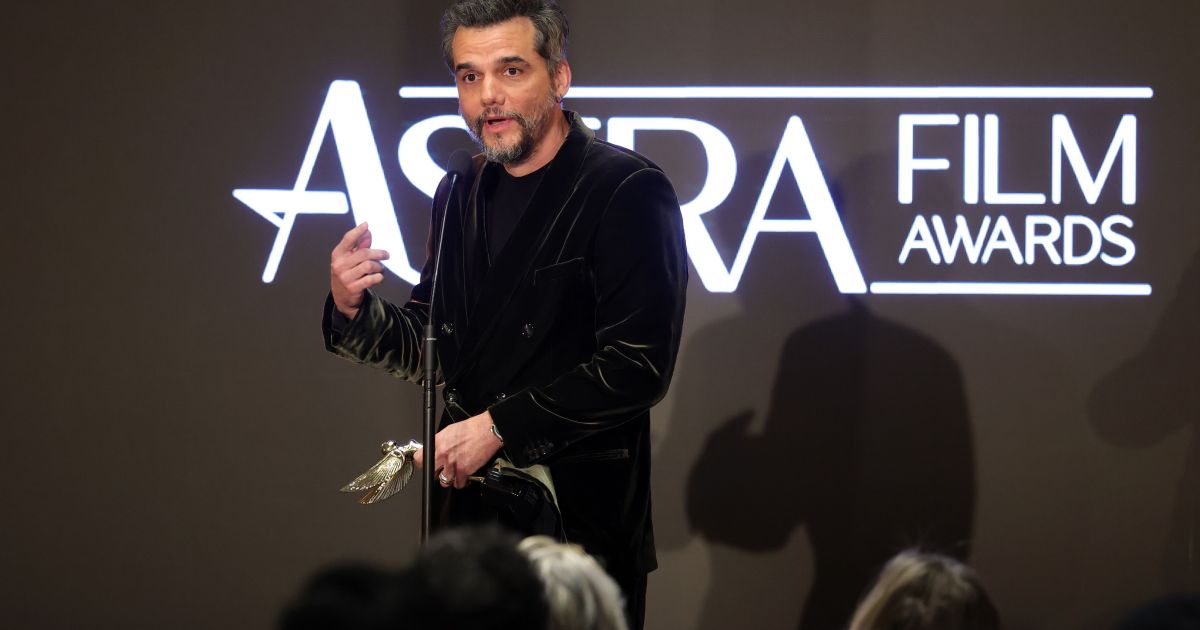 Wagner Moura é homenageado no Astra Awards por “O Agente Secreto”
