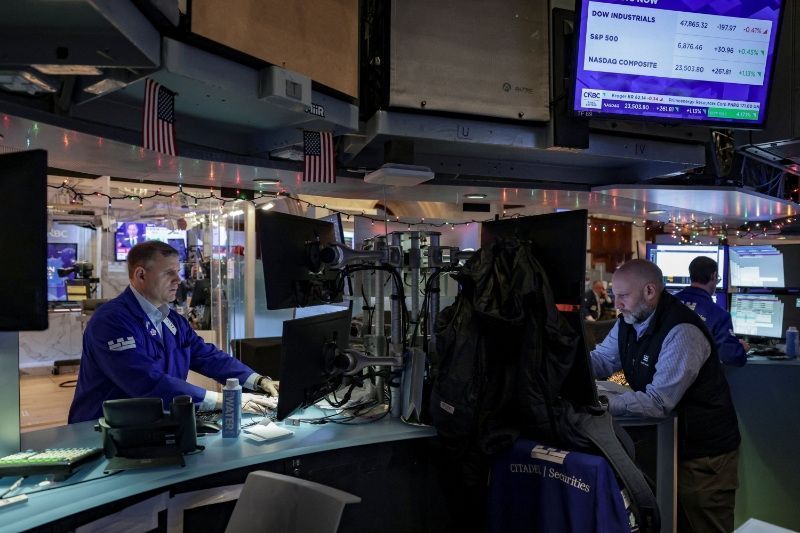 Wall Street fecha sem rumo único após dados de emprego; Nasdaq sobe com IA